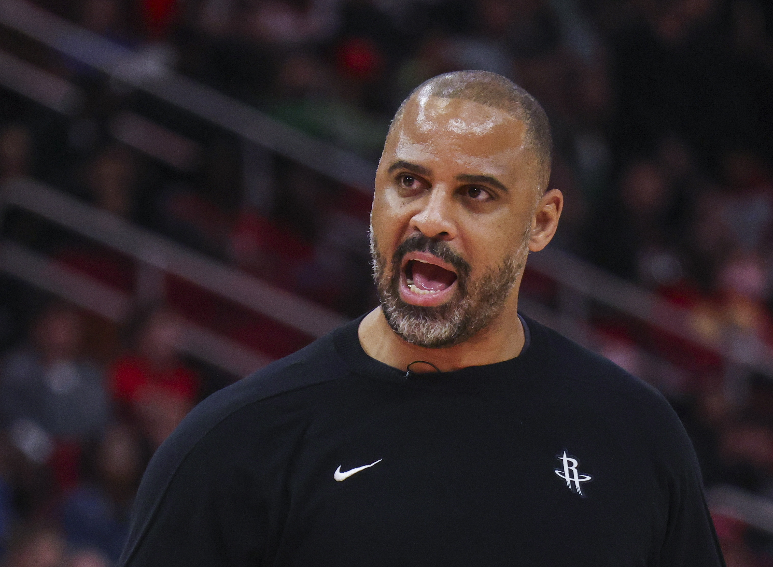 BOB半岛体育官方网站-乌度卡谈获胜：三节末四节初的5-6分钟定胜势 期间我们打得很努力